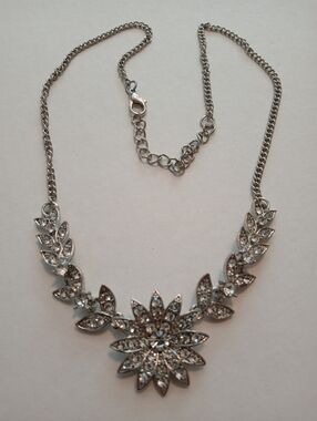 #1192.  Silver Toned, Clear Rhinestone Floral, Flower Design Necklace